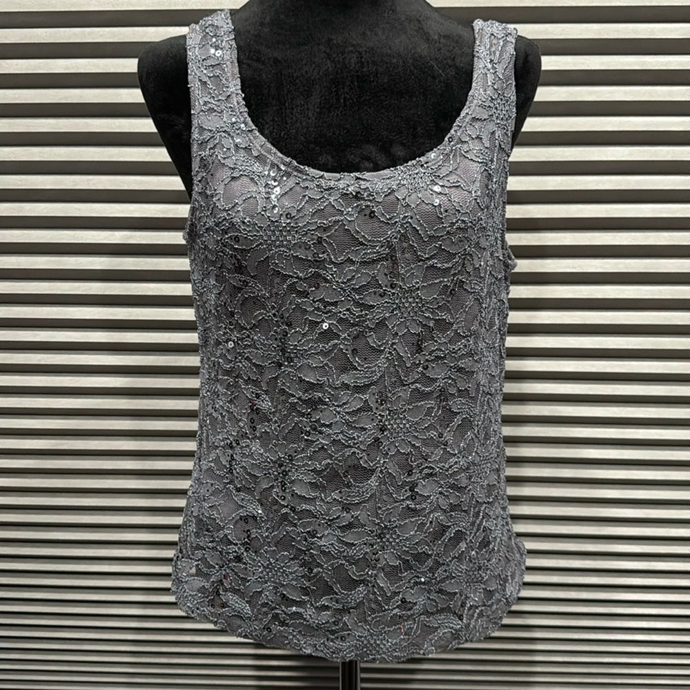Sleeveless shirt